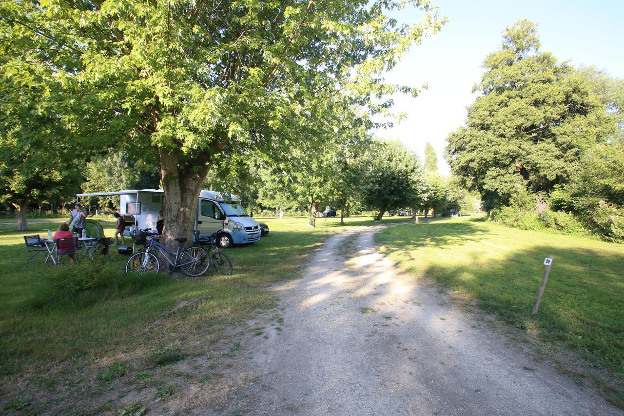 Camping L'Ilot Du Chail Sansais Eksteriør bilde